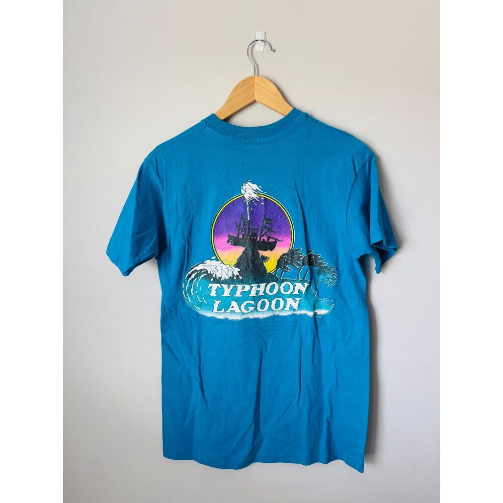 Hanes Disney Vintage Beefy T Cotton Typhoon Lagoon Short Sleeve Tshirt Unisex M